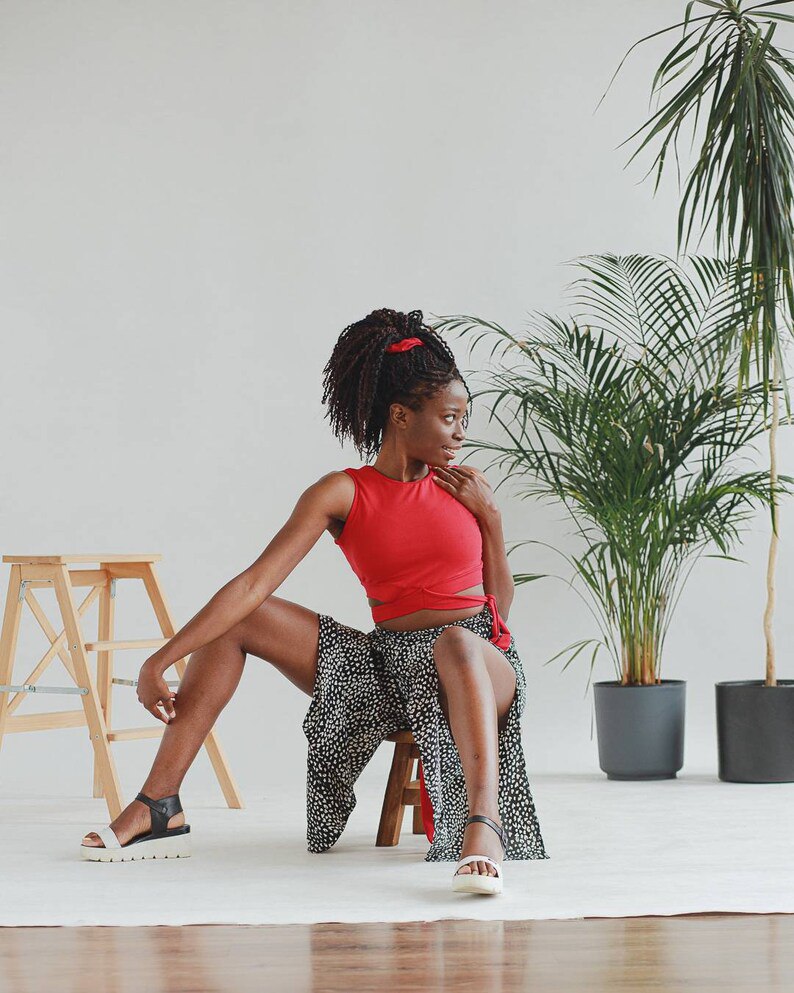 Red cropped top, hollow top